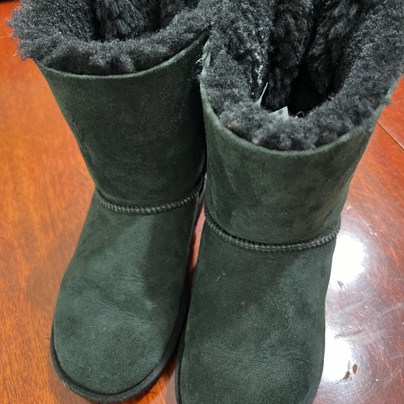 Girls Black Bailey Bow Uggs - Picture 2 of 3